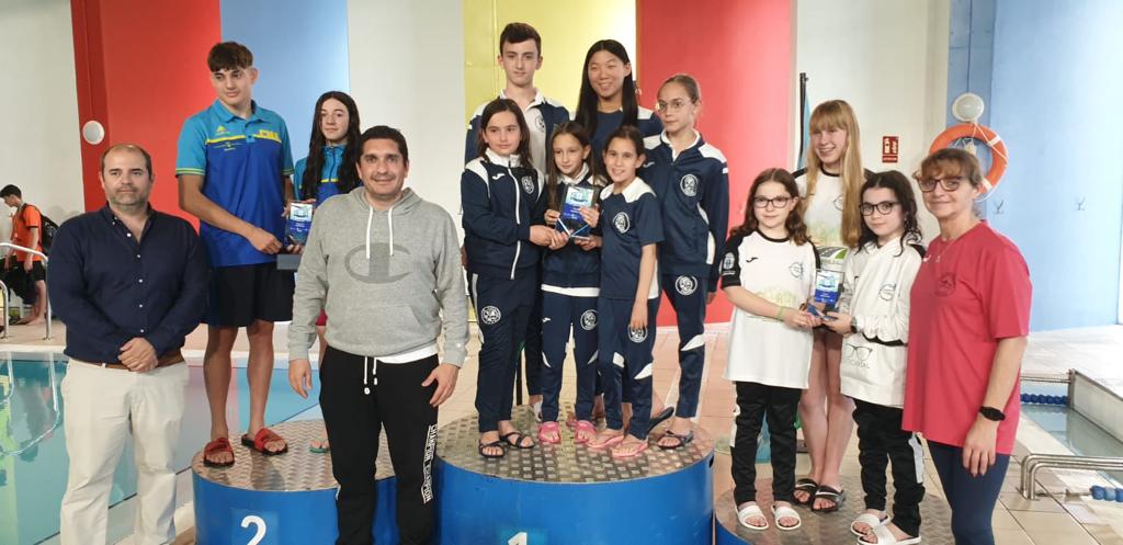 🏊‍♂️🏊‍♀️Excelente jornada de natación en nuestra piscina cubierta. Sensacional organización del Club Natación Lucena en su XII Trofeo, que por el medallero final fue a parar al Club Natación Jaén. Enhorabuena también a la @fanatacion, siempre por su apoyo al deporte de #Lucena.