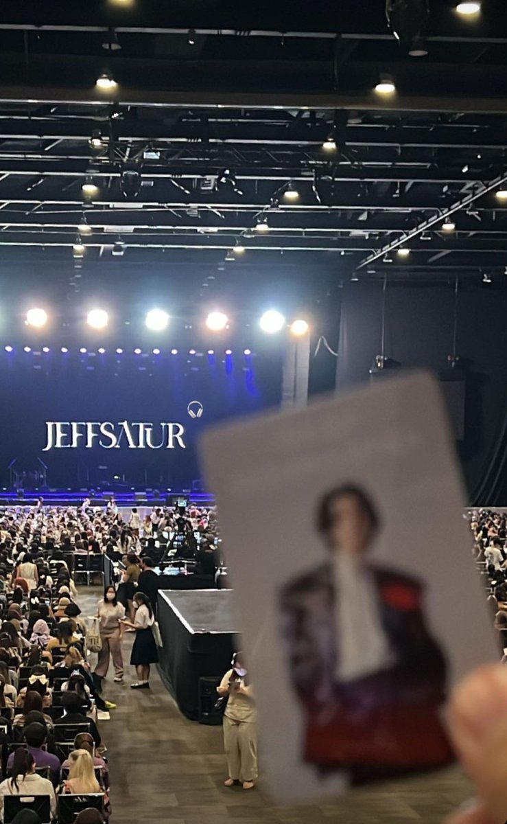 TheeradayPP's tweet photo. 🎧🎤
#JeffSaturLiveOnSaturn 
#JEFFSATUR https://t.co/64xyg6OmVw