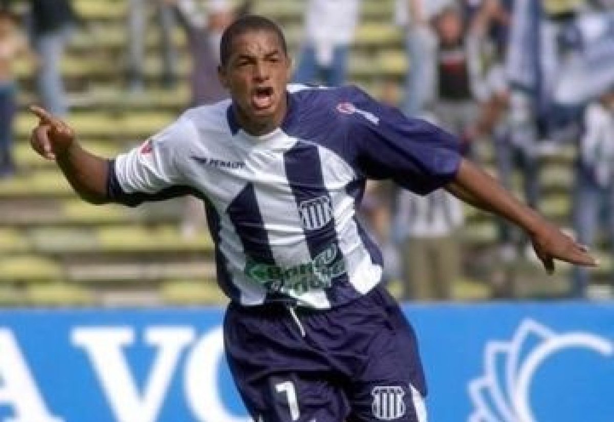 joronado's tweet photo. Hoy hacemos la previa de #Talleres vs #Banfield, desde las 20 hs, por Canal Showsport. 

Historial: 
Talleres ganó 7
Banfield ganó 9
Empataron 6 

Jugadores que vistieron ambas camisetas: 
Victor Piris Alvez
Pablo Santillo
Víctor López
José Shaffer
Roberto Oste https://t.co/yvSKu9omef