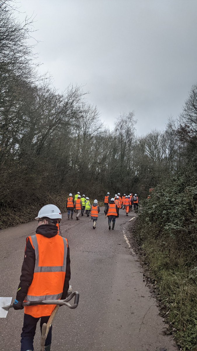 mddclowerculm's tweet photo. @lewis_clarke88 At / near the bagging plant at houndaller quarry site, I'd asked local land owners if they would support my policy ( 559) on tree planting, AI supplied, over 1000 whips , refreshments etc about 30+ locals turned up , nice day and excellent project https://t.co/5uoUA7vfl7