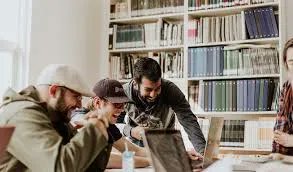 Discover the power of tailored software development processes! 🚀 We help teams find their unique way of working through mentoring, coaching, and inspiration. #FourScouts #SoftwareDevelopment