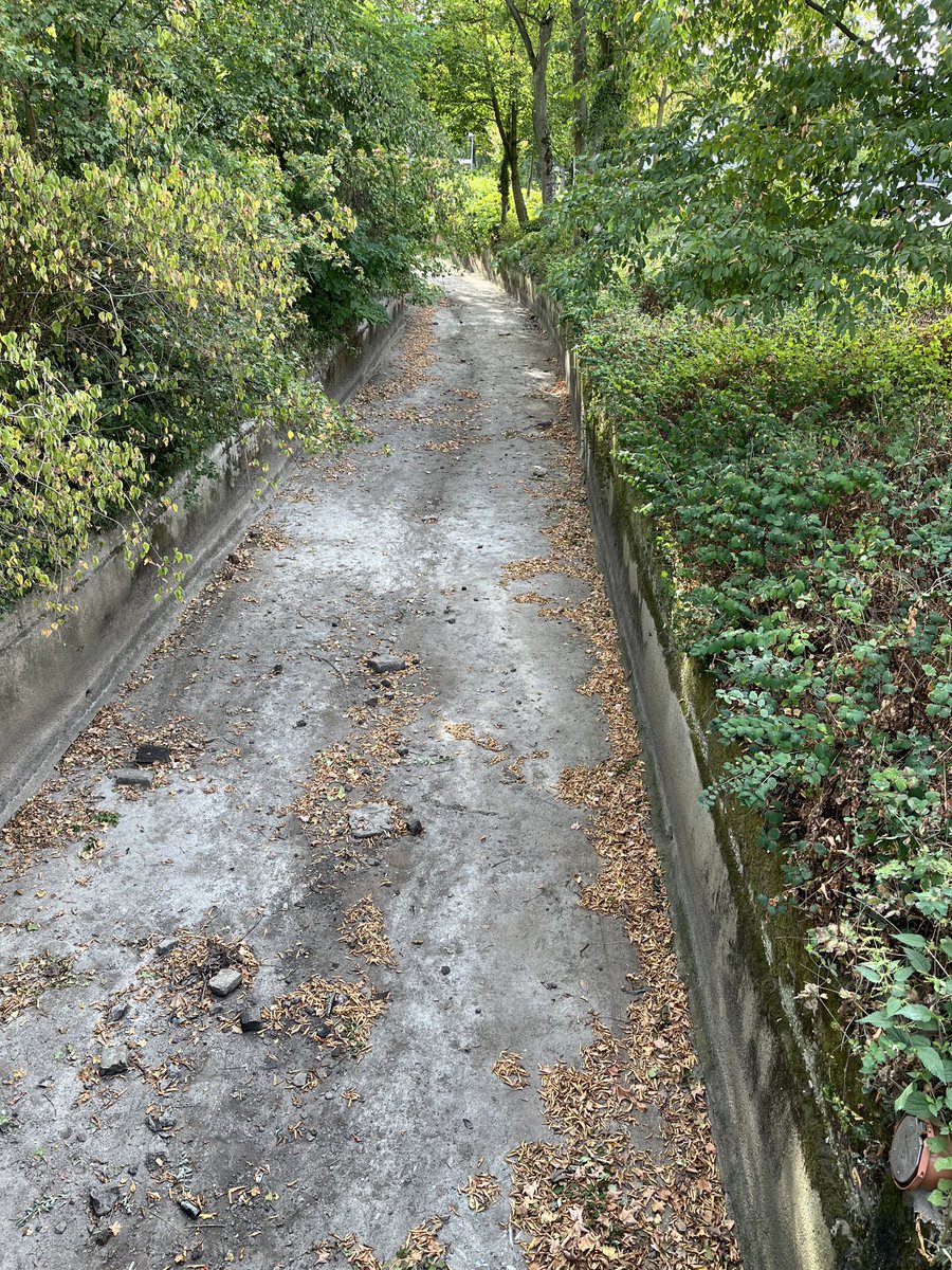 David75Pink's tweet image. Der #Rotbach in #Dinslaken…..völlig ausgetrocknet😢