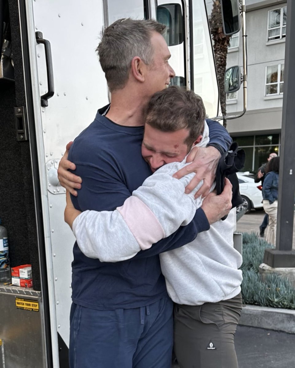 FOXTV's tweet photo. That's a wrap on Season 6 ❤️

SO proud of the cast, crew, and full team behind @911onFOX! https://t.co/B9o8OOBy8b