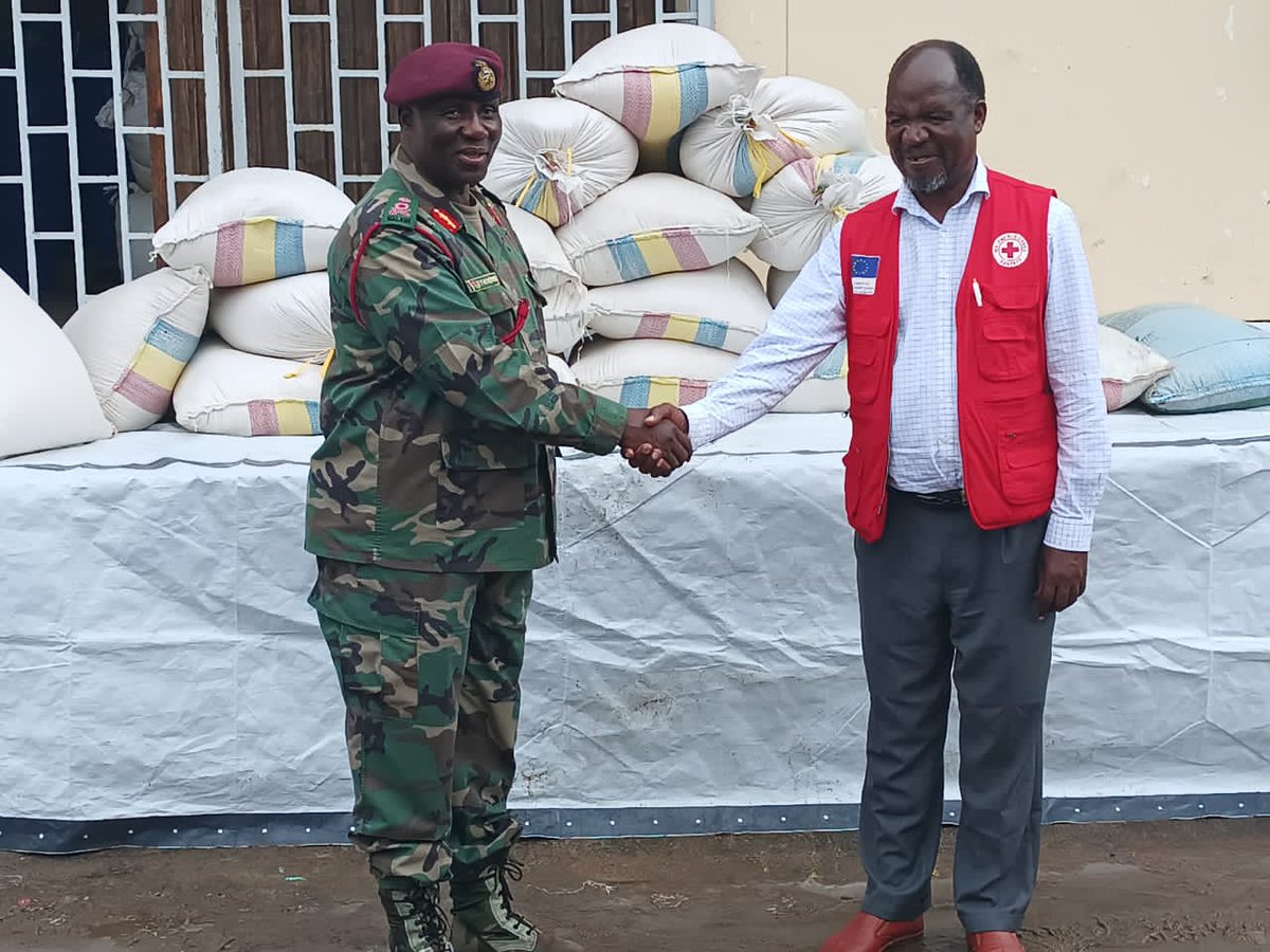 MalawiRedCross's tweet photo. Commander of the Malawi Defence Force (MDF) General Vincent Nundwe has today in his own capacity donated 20 bags of 50kgs of maize flour and 2 bags of 50kgs of beans to the Tropical Cyclone Freddy affected people through the @MalawiRedCross. We are humbled by the gesture https://t.co/0HCmr50A4E