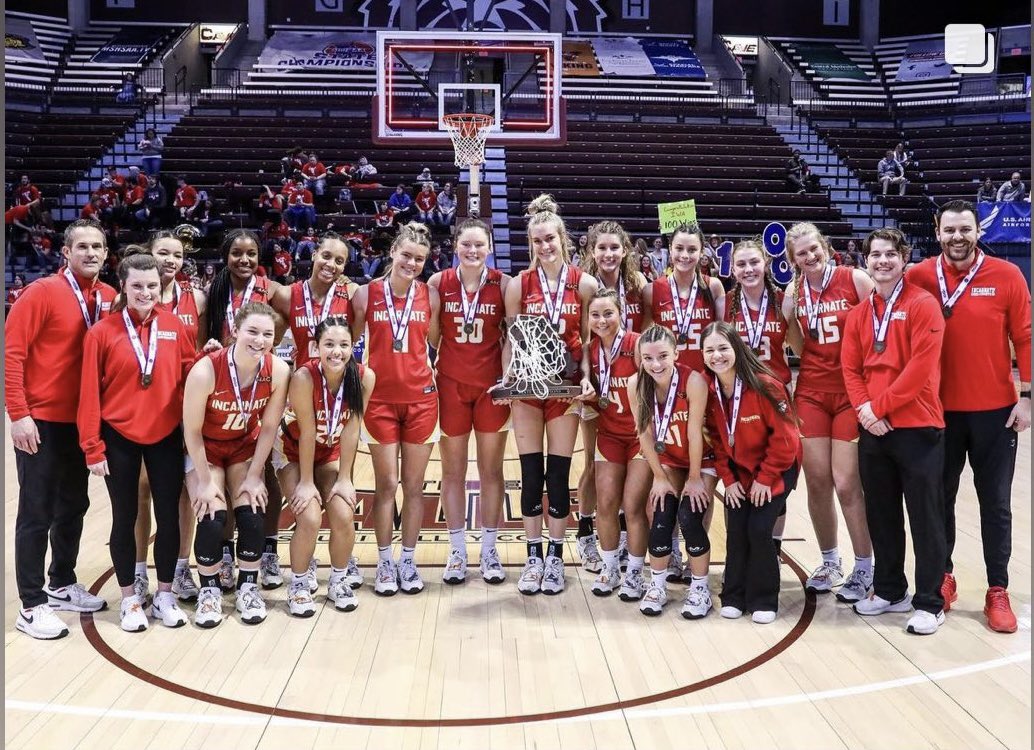 zoebest33's tweet photo. CHAMPS… and 100 consecutive wins!!! @iwa_hoops Couldn’t have asked for a better szn, I love this team.❤️ https://t.co/ZvZnihsQk8