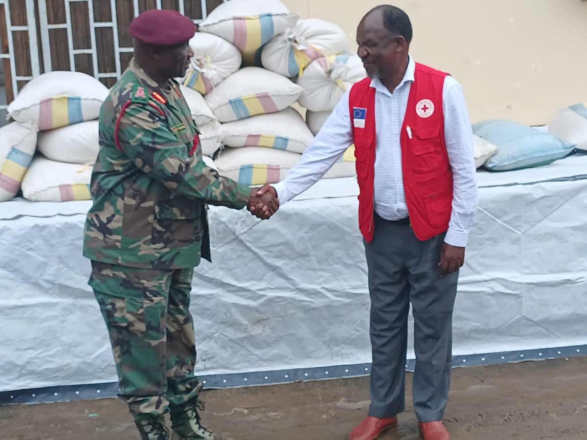 Commander of the Malawi Defence Force (MDF) General Vincent Nundwe has today in his own capacity donated 20 bags of 50kgs of maize flour and 2 bags of 50kgs of beans to the Tropical Cyclone Freddy affected people through the <a href="/MalawiRedCross/">Malawi Red Cross Society</a>. We are humbled by the gesture