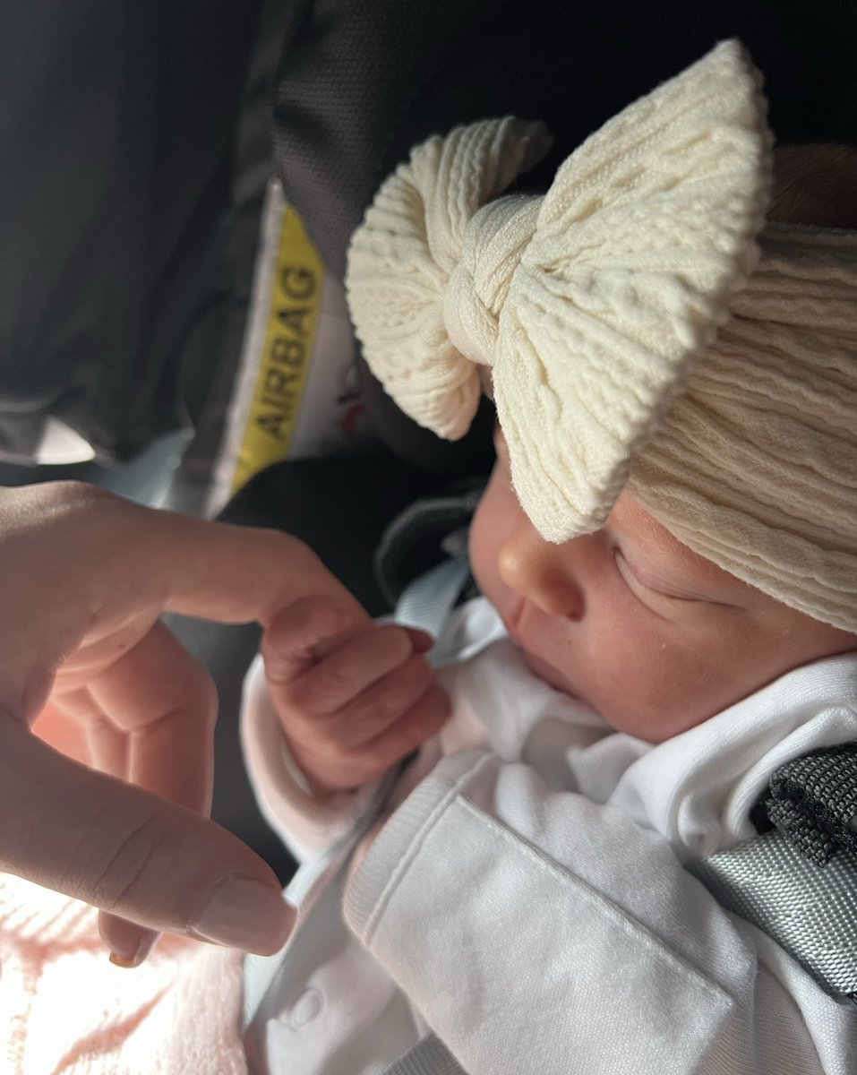 Faithlouisak's tweet photo. My first ever Mothers Day. I am so so lucky. ♥️♥️. https://t.co/mUYlrZgJdB