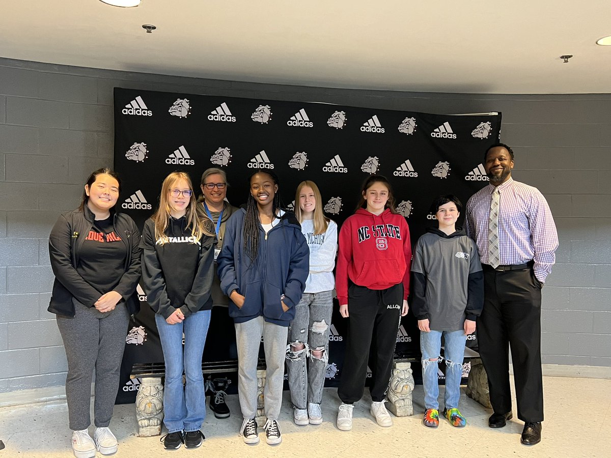 studentofedu's tweet photo. Positivity Project recap. This past week Jay M. Robison celebrated: Creativity, Perseverance, Bravery, Teamwork, and Gratitude. #positivityproject https://t.co/xSkVmZ1wvG