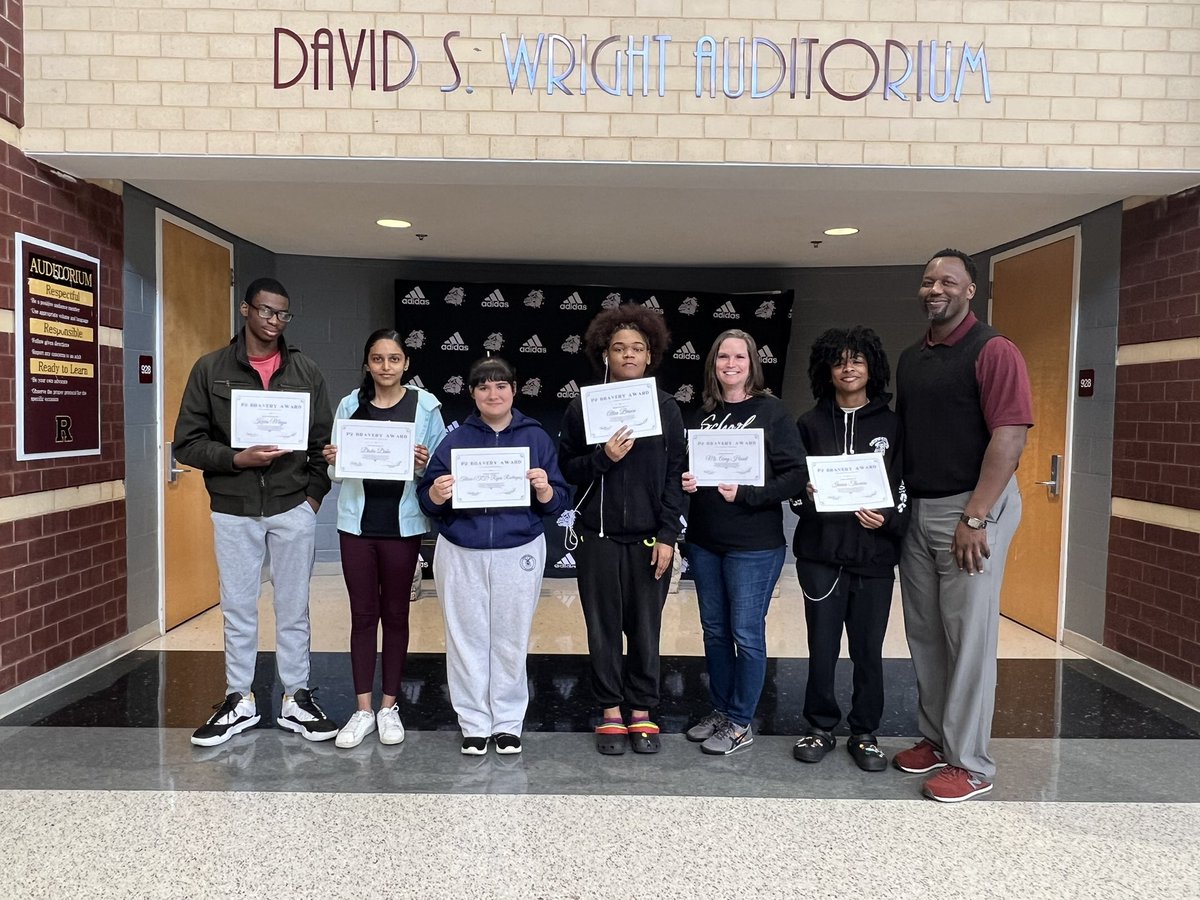 studentofedu's tweet photo. Positivity Project recap. This past week Jay M. Robison celebrated: Creativity, Perseverance, Bravery, Teamwork, and Gratitude. #positivityproject https://t.co/xSkVmZ1wvG