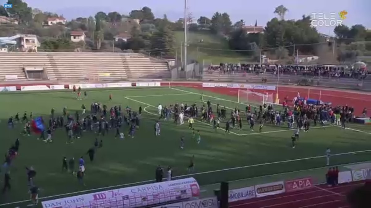 C1946d's tweet photo. con la vittoria di oggi a Caltanissetta si festeggia la matematica promozione in serie C! dopo un anno sdi purgatorio si ritorna tra i professionisti , la serie C ci attende e vogliamo dominarla !
stiamo tornando ! C siamo
e invasione di campo sia
#forzacatania #Csiamo โฝ๏ธ๐ด๐ต https://t.co/TtRF7BcytC