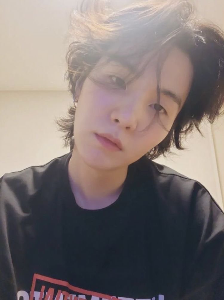 namufiIms's tweet photo. 1 year ago today, Min Yoongi posted these selfies on Instagram. https://t.co/ASV9Lg0VUr