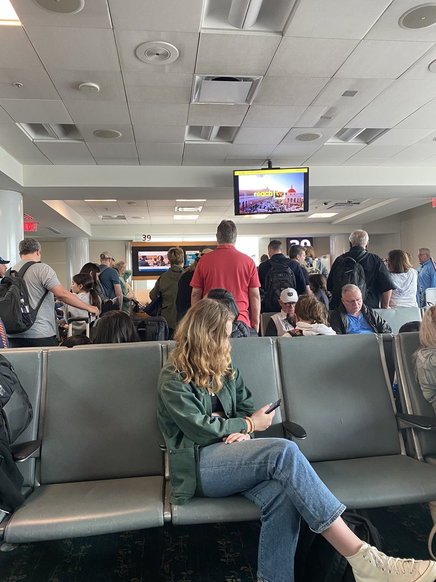 What a mess in Orlando trying to board the plan.#United