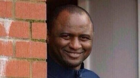MiddleChildIII's tweet photo. @premierleague Patrick Viera at the Emirates supporting Arsenal https://t.co/poCAgvwZB4