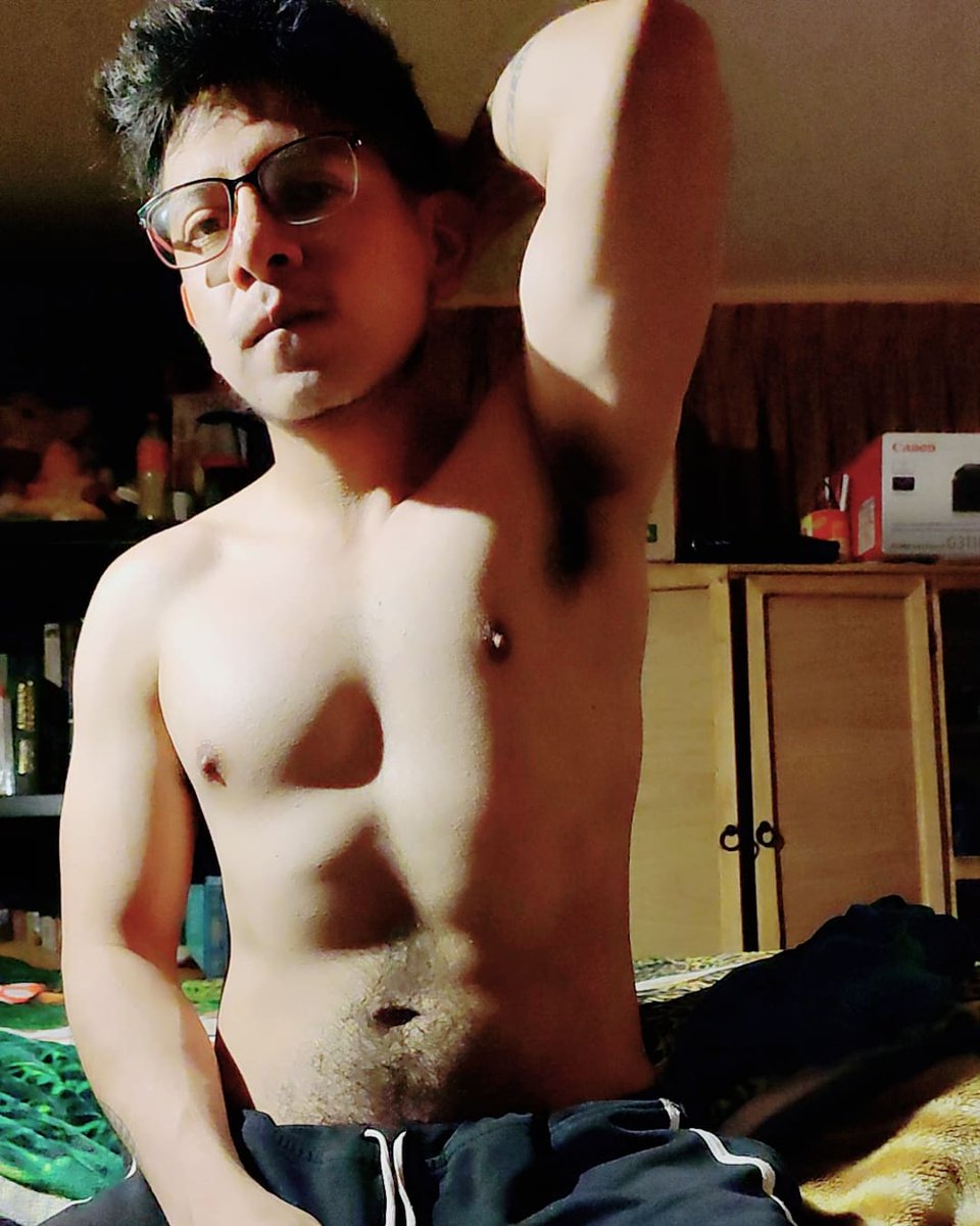 daninodanydan's tweet photo. Buenos dias...
Se antoja un mañanero con sudor matutino 🤤🤤🤤
#gay #axilaspeludas #axila #Domingo #gaycdmx #peludo #hairy #sinplayera https://t.co/lydEJt4QEz