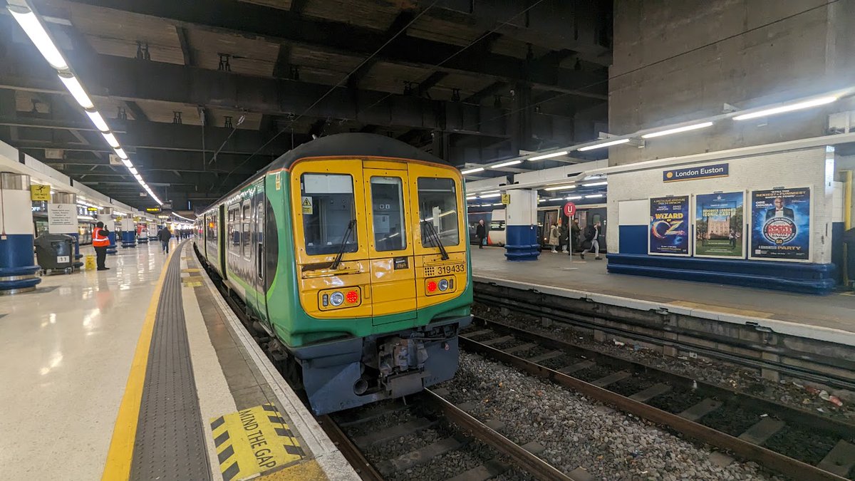 lokiavivson's tweet photo. today is #319day! 2 were converted to class 768s, 35 to class 769s and 2 to class 799s

locations:
319433 - euston, 14/03/2023
769008 - rhymney, 10/03/2023
319215 - euston, 14/03/20239
319386 - liverpool lime street, 13/01/2023 https://t.co/03Z6bVWpxw