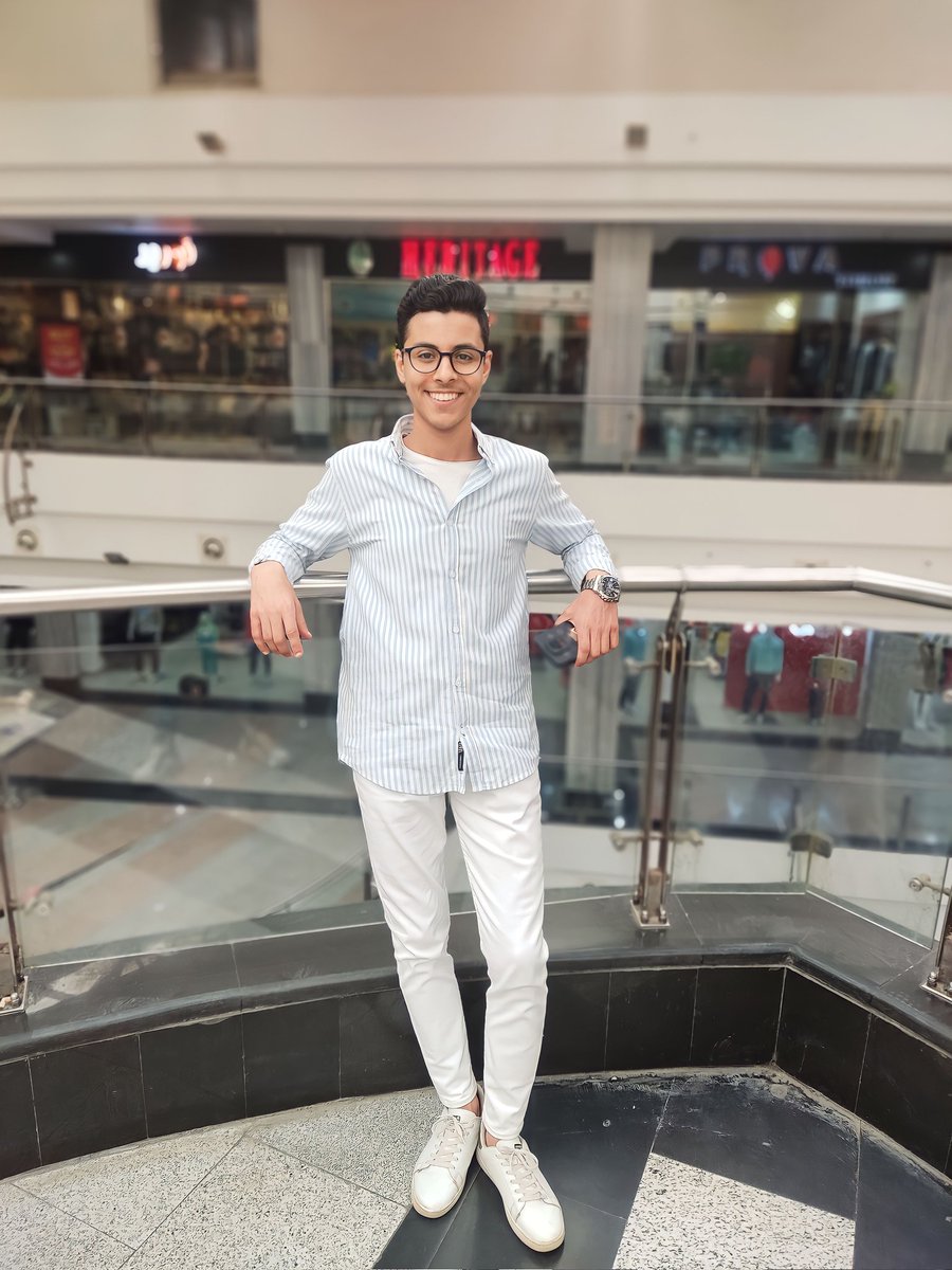 وسط النجوم تلاقيني بلمع✨