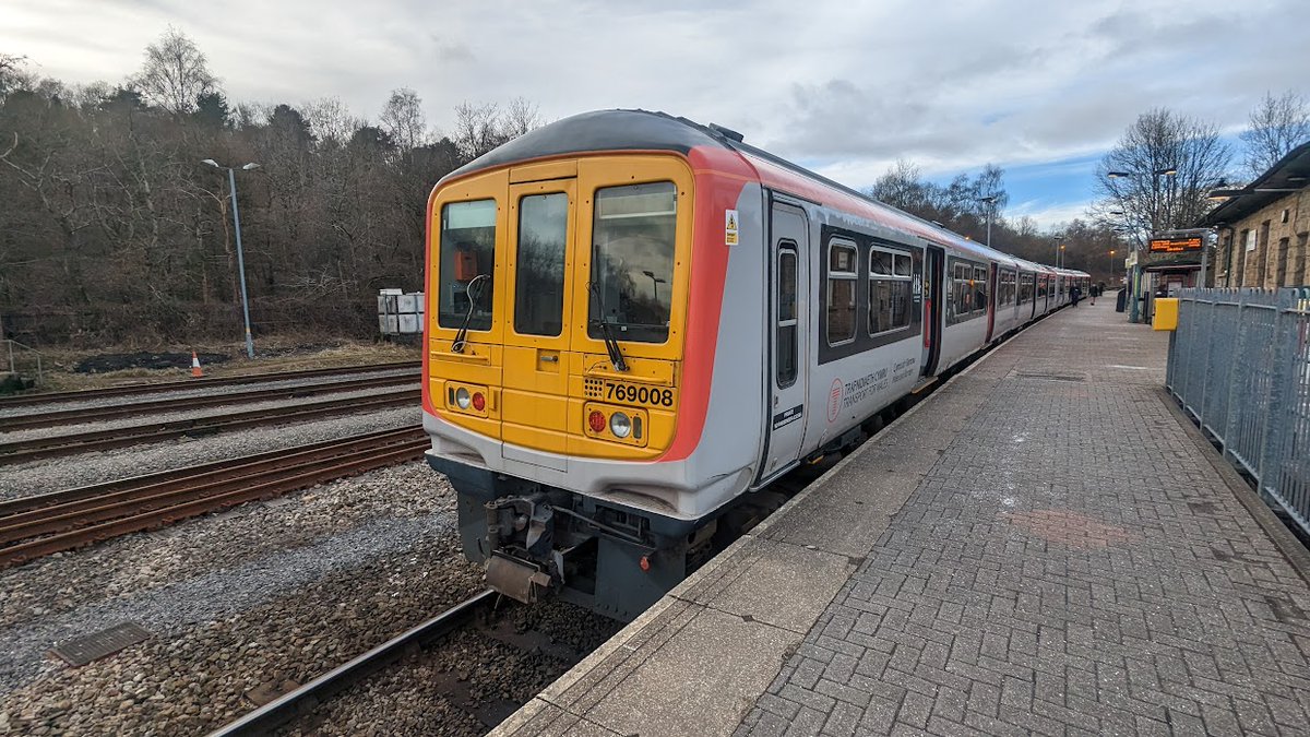 lokiavivson's tweet photo. today is #319day! 2 were converted to class 768s, 35 to class 769s and 2 to class 799s

locations:
319433 - euston, 14/03/2023
769008 - rhymney, 10/03/2023
319215 - euston, 14/03/20239
319386 - liverpool lime street, 13/01/2023 https://t.co/03Z6bVWpxw