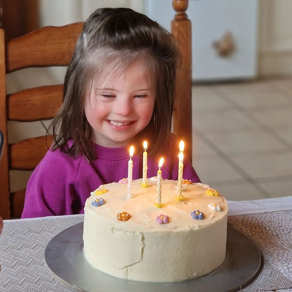 duncliffe's tweet photo. Cake Number 2 https://t.co/1krG4VSvBu https://t.co/kW7fNLZasL