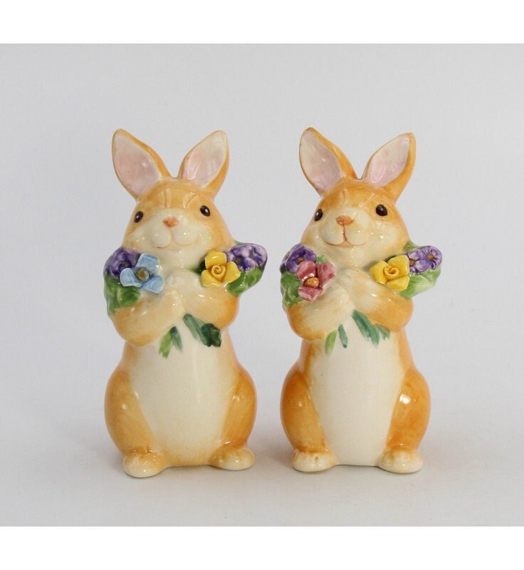 Perfect Salt and Pepper Shakers for Easter! #etsy shop: Easter Bunny Salt and Pepper Shakers, Cute Bunny Rabbit, Spring Decor etsy.me/3FCcngh #beige #white #saltpeppershaker #easterdecor #springdecor #bunnyrabbits #handpainted #giftforher #bridegifts