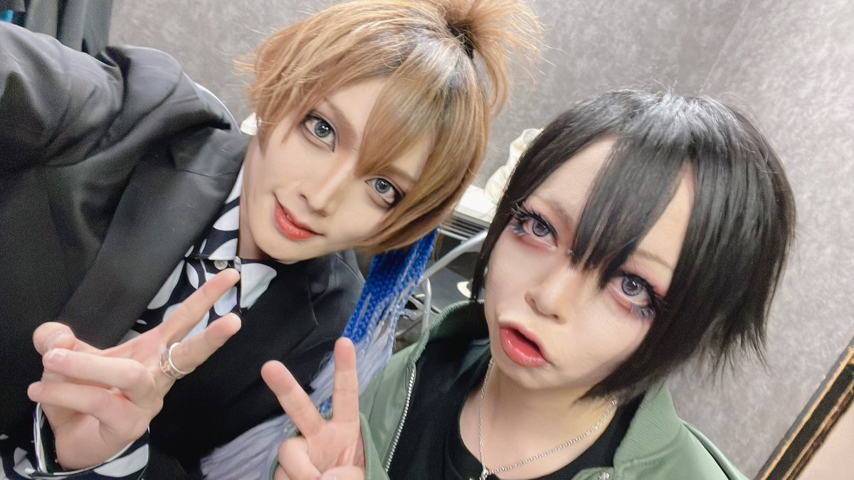 LAGNA_rita's tweet photo. 琉杏さんとはかれこれ知り合って何年なんだろう？今回のワンマンも俺となら何か面白そうだなっていう形で即答で一緒にしてくれたことが純粋に嬉しくなりました！大先輩だけどいつも優しく接してくれてほんと大好きなギタリスト！またいつか一緒に出来たらいいなあ。 https://t.co/Id6T3fznlW