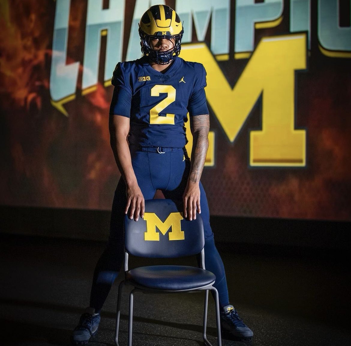 uofmcoverage's tweet photo. 2024 5⭐️ EDGE Dylan Stewart on his Michigan visit this weekend 🔥 @Dylan1Stewart_ #GoBlue https://t.co/s3kTbZja1O