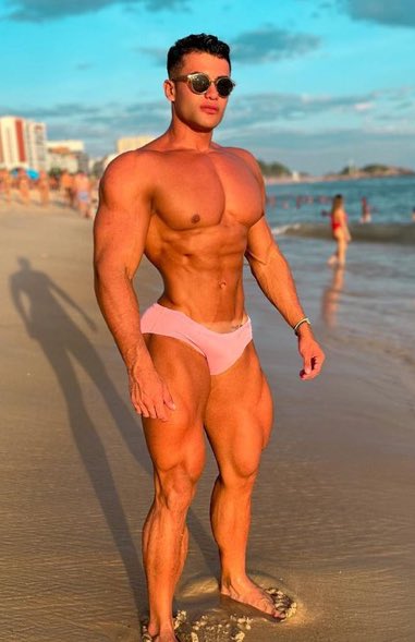 Golden lad Lucas Tavaress