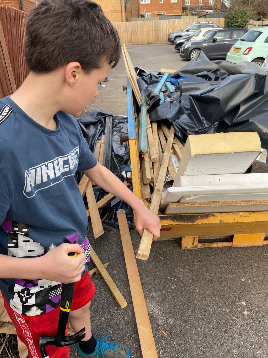 Seeder_Wood's tweet photo. SKIP DIVING (with permission!) Some really useful timber in this skip - grateful to be asked if we wanted anything ๐๐๐ป#recycling #reducingwaste #OneMansTreasure #Barry #ValeofGlamorgan https://t.co/SnFtI0VAz6