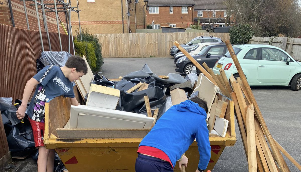 Seeder_Wood's tweet photo. SKIP DIVING (with permission!) Some really useful timber in this skip - grateful to be asked if we wanted anything ๐๐๐ป#recycling #reducingwaste #OneMansTreasure #Barry #ValeofGlamorgan https://t.co/SnFtI0VAz6