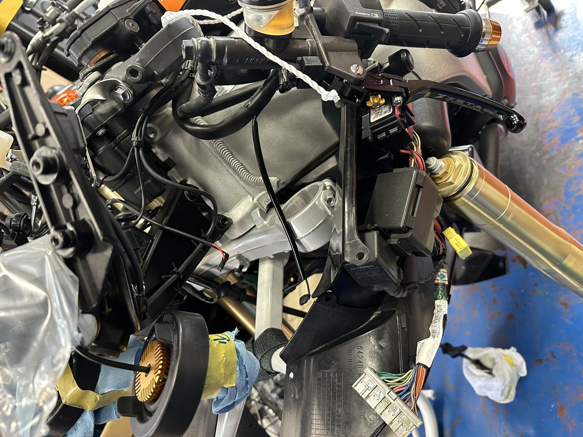 tarotarobikes's tweet photo. ✨CBR1000RR😁
・フロントフォークオイル漏れ…OH開始👍

#HONDA
#CBR1000RR
#custom https://t.co/1J92OTGzPB