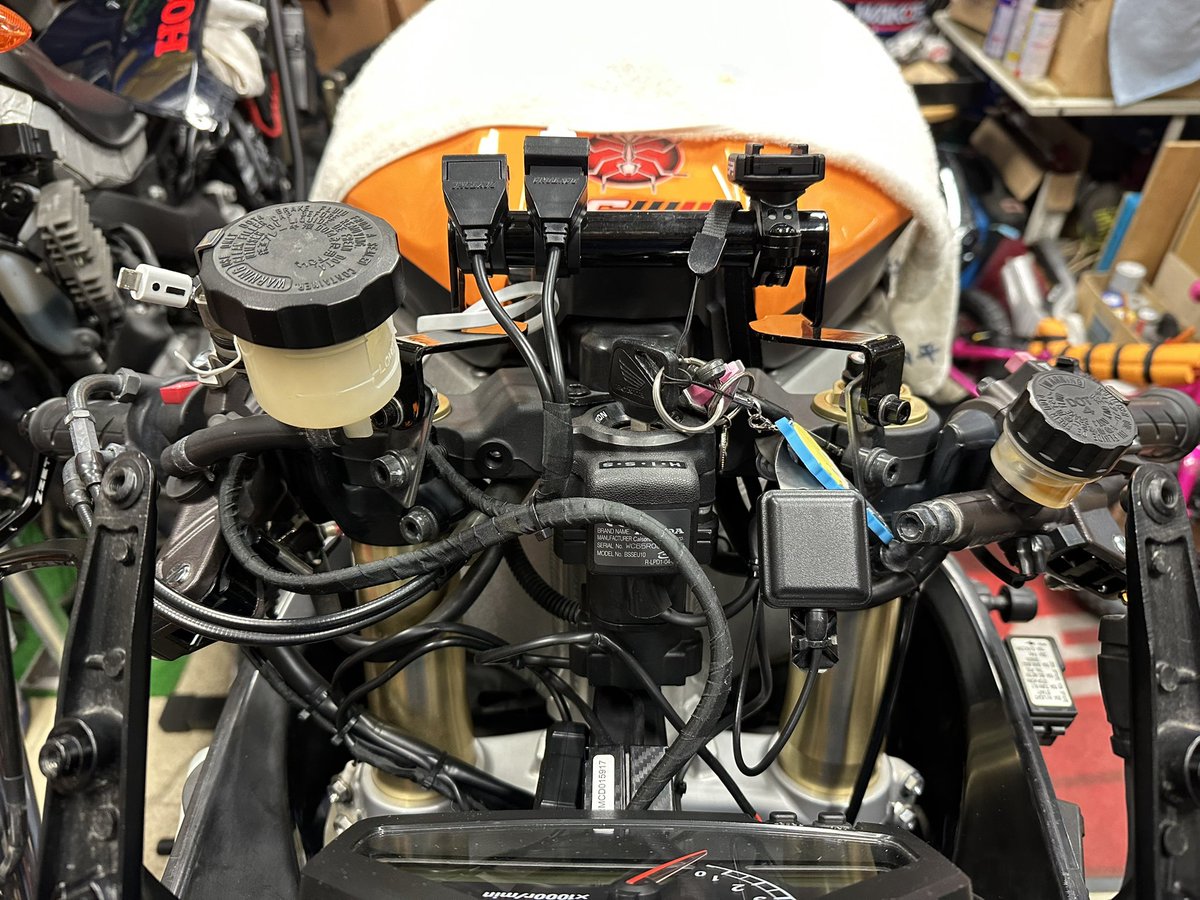 tarotarobikes's tweet photo. ✨CBR1000RR😁
・フロントフォークオイル漏れ…OH開始👍

#HONDA
#CBR1000RR
#custom https://t.co/1J92OTGzPB