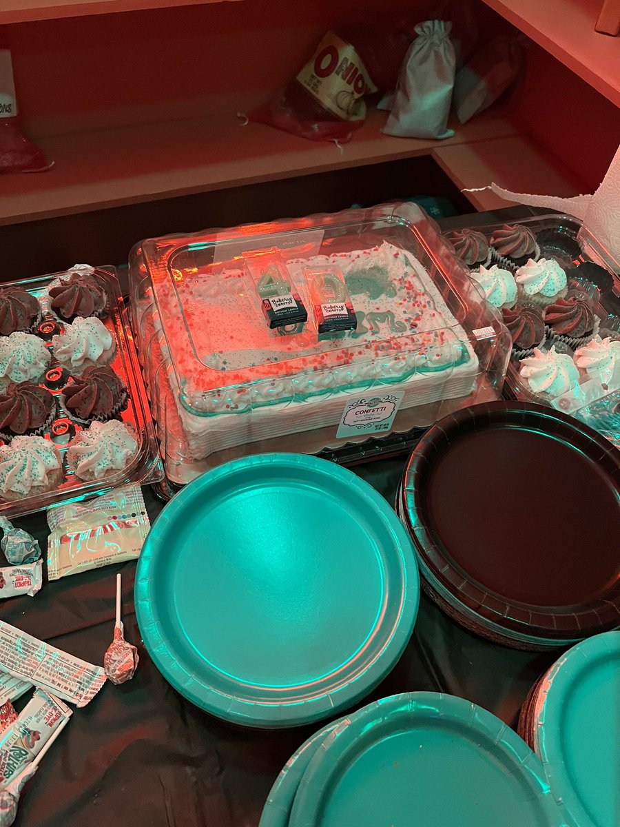 OGCampbellton's tweet image. This was a 🔥 set up can someone send me the pictures of the games and table set up.. #Outtaspace #MoneyClub