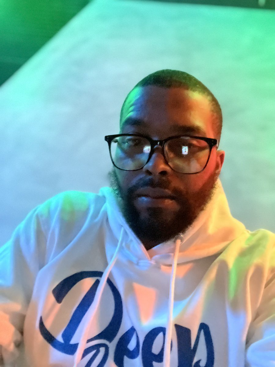 OGCampbellton's tweet image. This was a 🔥 set up can someone send me the pictures of the games and table set up.. #Outtaspace #MoneyClub