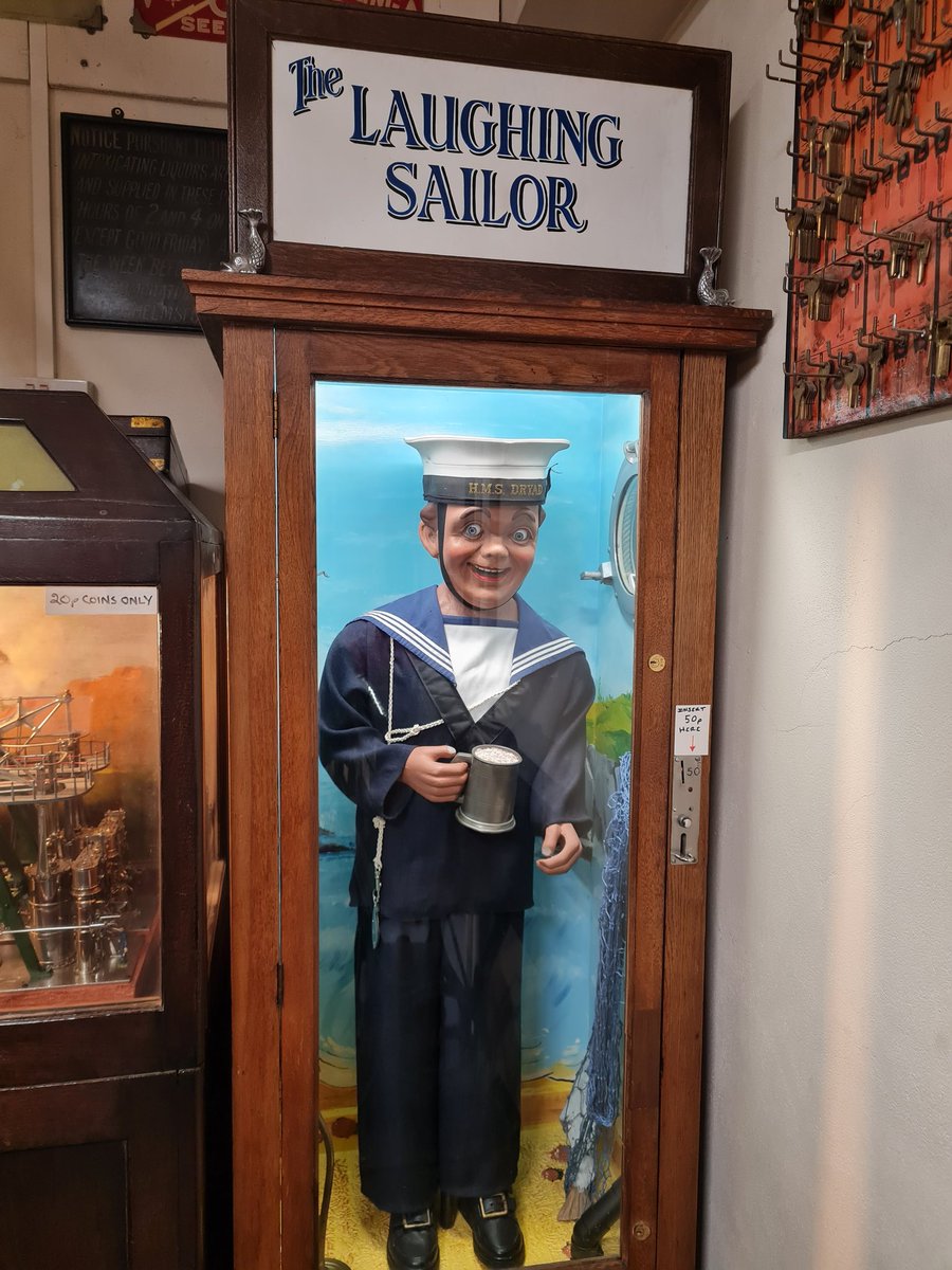 Giving <a href="/grady_hendrix/">Grady Hendrix</a> book vibes.