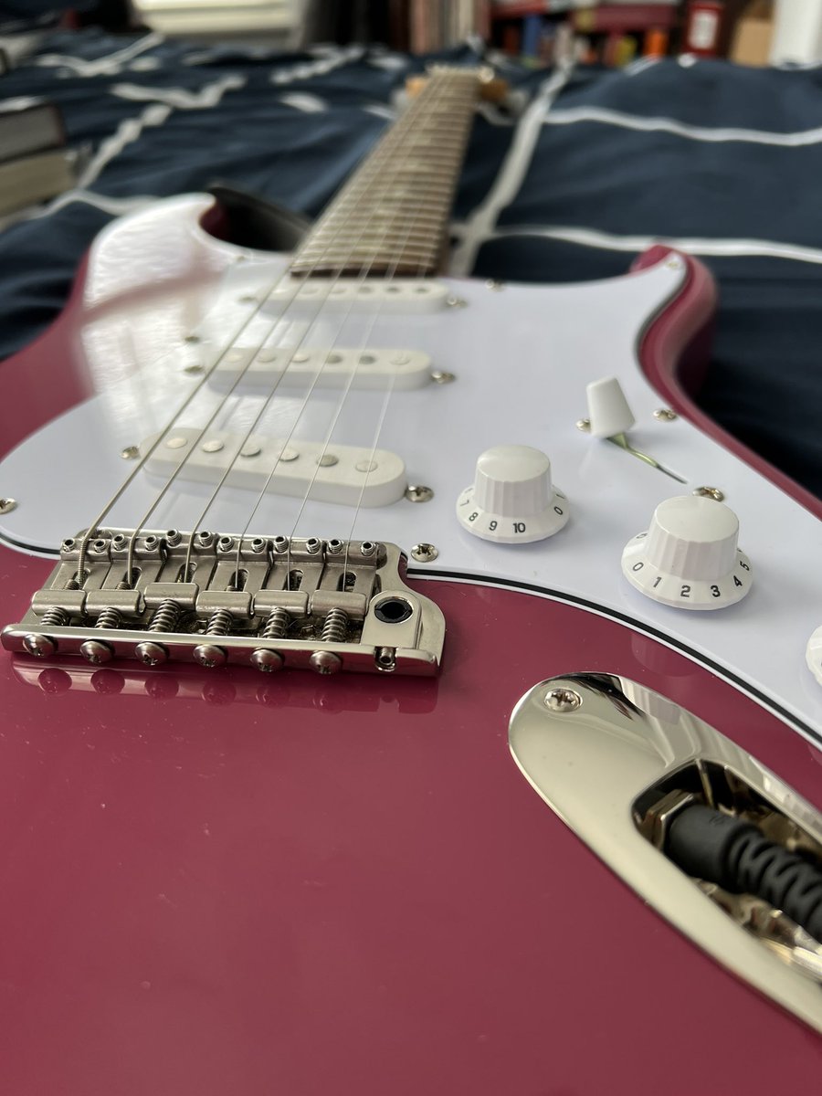 ChasingSound's tweet image. New string day for the @prsguitars Silver Sky SE. @DaddarioandCo #restring