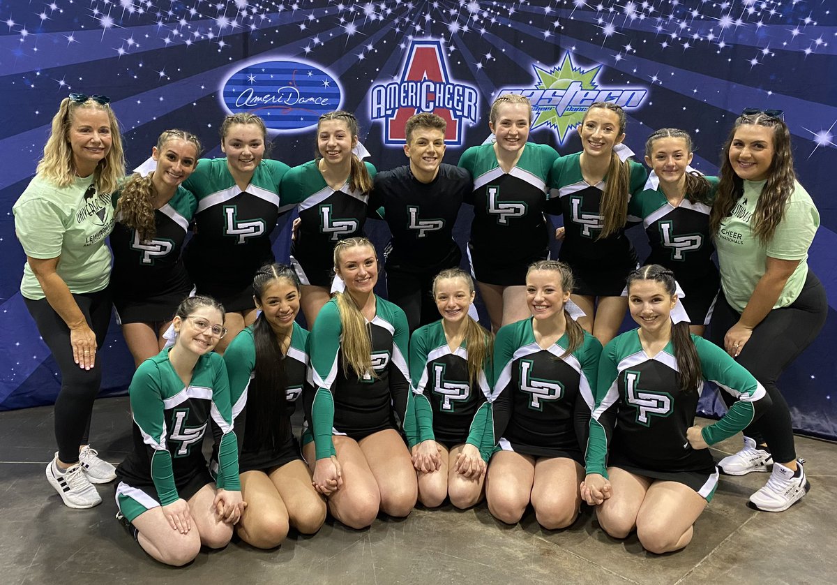 LewPortCheer's tweet image. Hit on Day 1 at Americheer Nationals!  91.3/100!  Currently in first going into tomorrow!  2nd performance on Sunday.  🤞🏻🏆💚🤍
@LewPortLancers