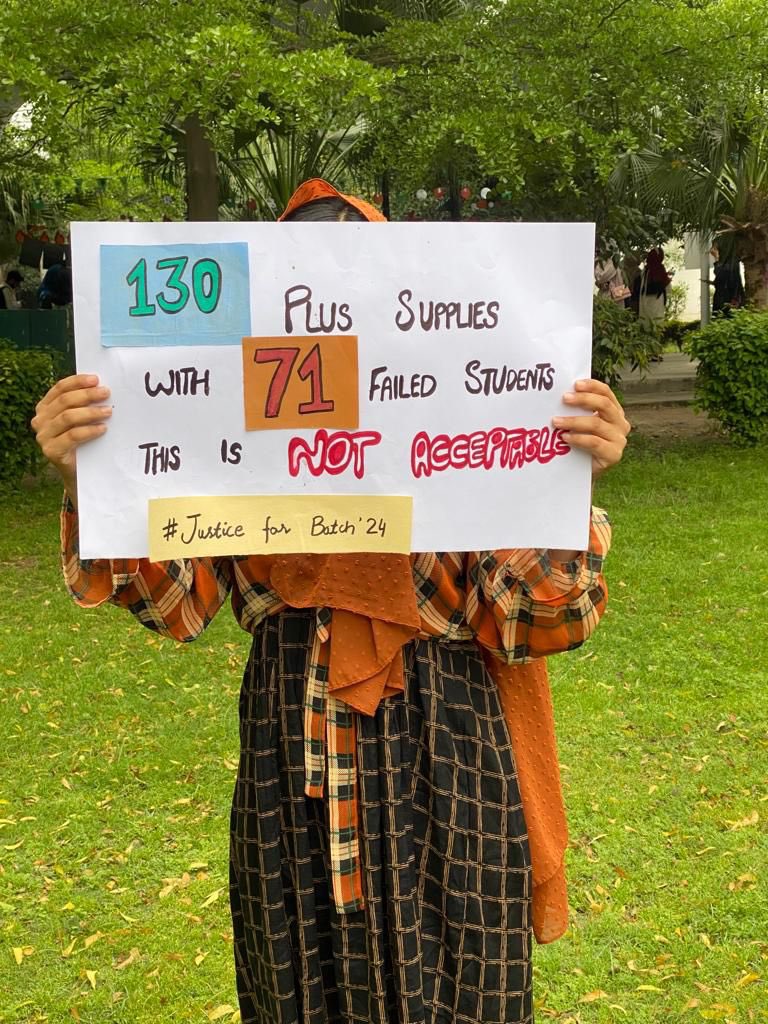 diaryofreverie_'s tweet photo. For how long you guys would keep torturing young doctors?
You can’t imagine kind of torture these people are facing because of this injustice! We are protesting peacefully.Kindly look into our matter
@hecpkofficial @jakramaimc @PMDC_org
#Make_Doctors_Not_Psychos
#FMU_24Result https://t.co/ilQUXfCWFt