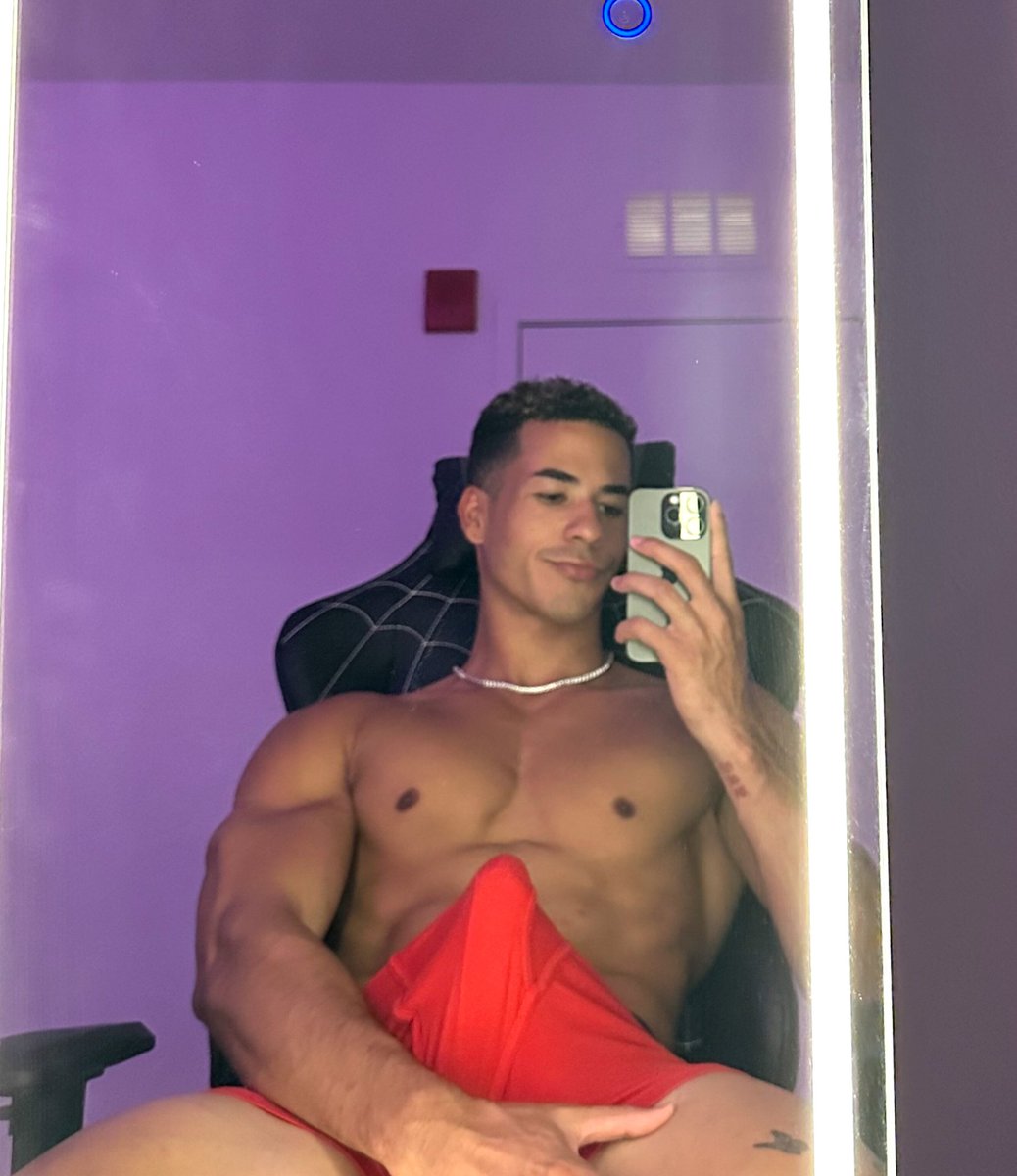 Constantine_AB's tweet photo. Bottoms retweet 😈 #fitness https://t.co/UOhK3QE6hh https://t.co/So5anLpEvq