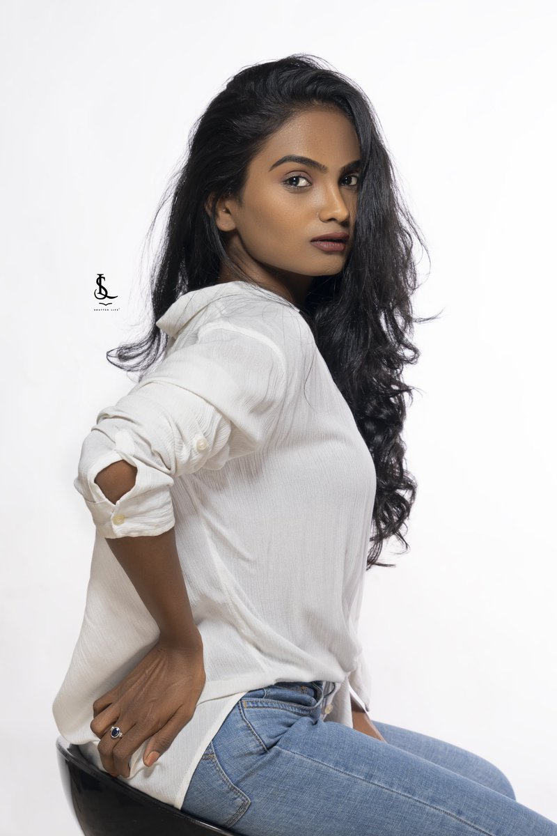 morepooja25's tweet photo. 1 or 2 ? 
#blackgirl 
#dusky 
#blackandwhite 
#denim 
#white 
#femalemodel 
#newface 
#poojamore https://t.co/jR2pHC3yLs