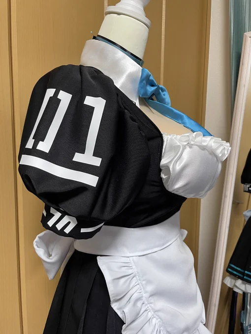 ブルーアーカイブ 一之瀬アスナの通常衣装一式を作りました〜〜!!デザインまじ可愛い('ڡ`)乳袋の再現を特に頑張りました!!アサルトライフルの名前がサプライズパーティなのも"らしさ"があって大好きすぎる〜! #スイくらふと 