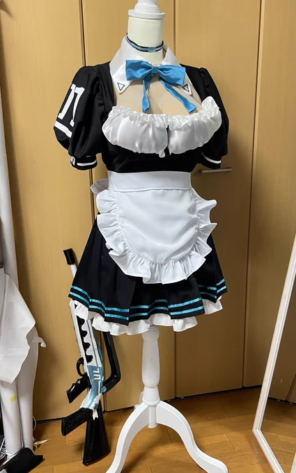 ブルーアーカイブ 一之瀬アスナの通常衣装一式を作りました〜〜!!デザインまじ可愛い('ڡ`)乳袋の再現を特に頑張りました!!アサルトライフルの名前がサプライズパーティなのも"らしさ"があって大好きすぎる〜! #スイくらふと 