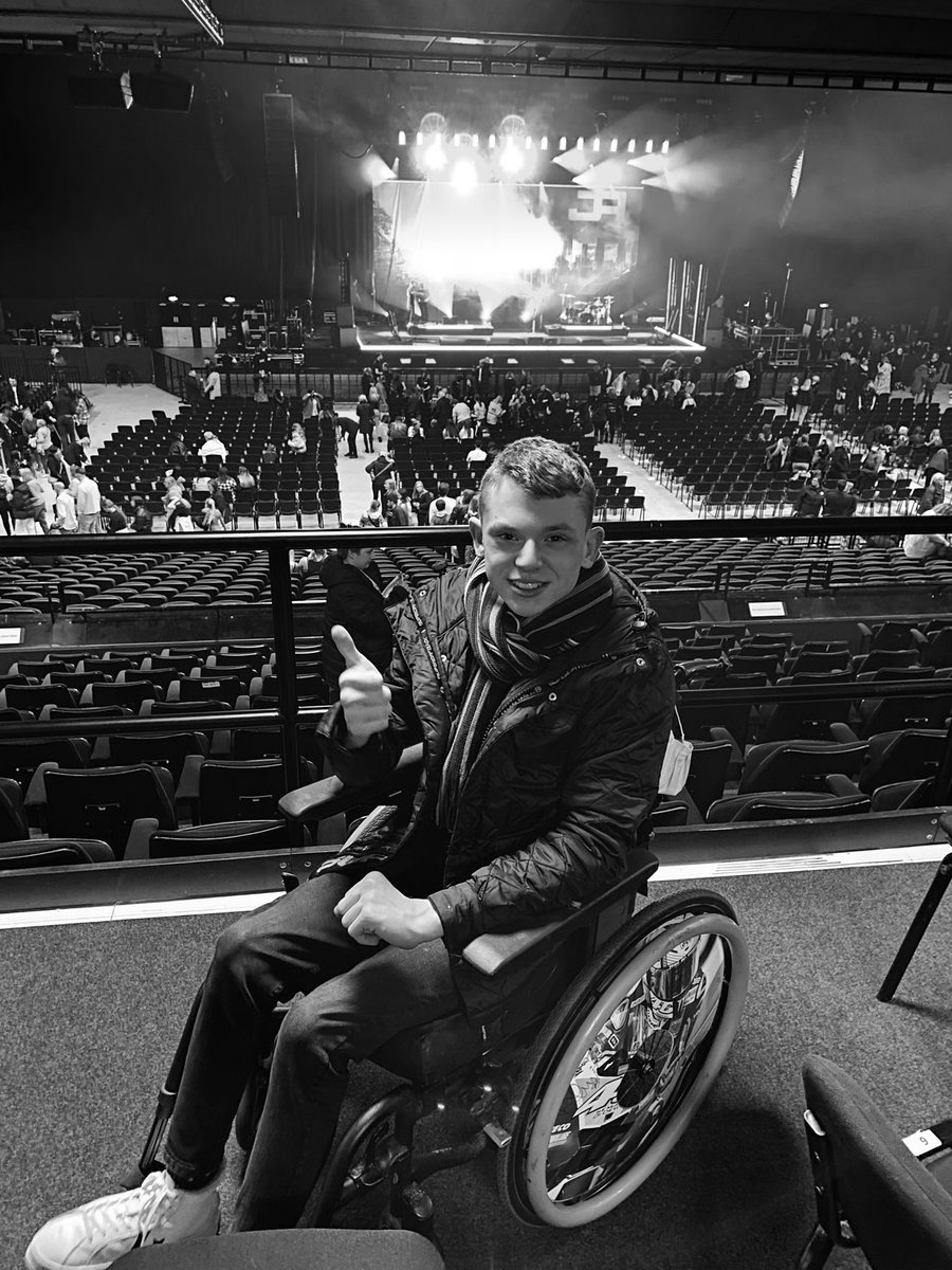 amieemumford_x's tweet photo. please share &amp; retweet and hopefully @JamesArthur23 may notice this 🖤 alfie would be overwhelmed if james saw this as alfie is a huge fan! alfie’s dream is to meet james one day🙏🏼🖤 https://t.co/GcC6u5Vrg5