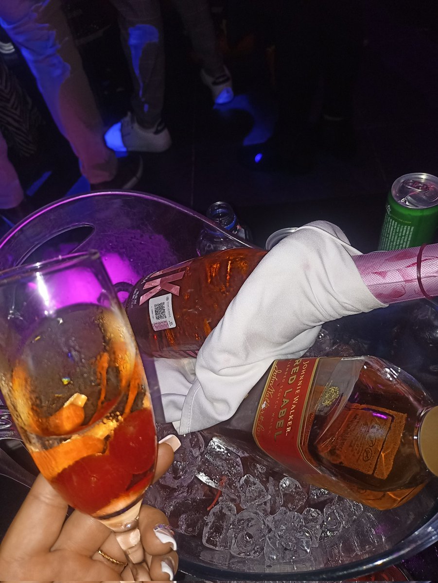 Marilu_feer's tweet photo. Un brindis por las cosas malas que tanto nos gustan🌚 https://t.co/A367oAnGAS