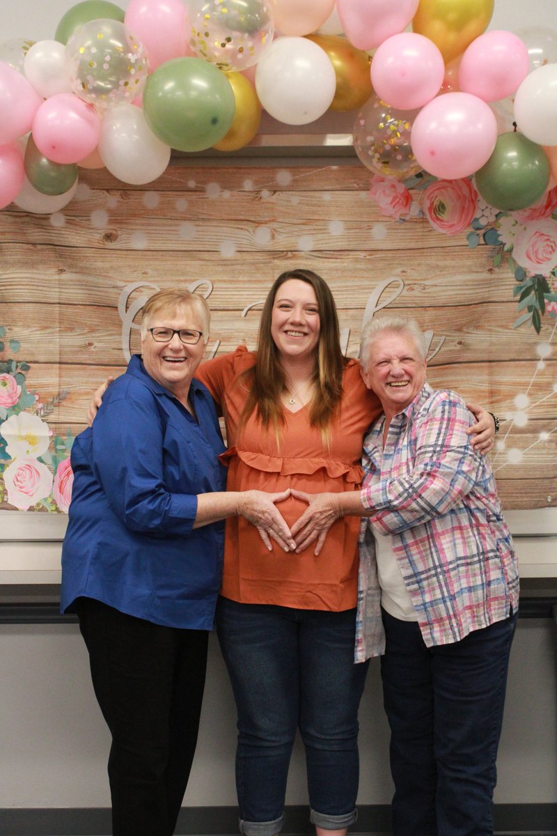 kurstinbailey's tweet photo. My Grandma's were really convinced they made a heart over my belly and we are just gonna let them believe that! Such a sweet picture 🥰 https://t.co/E1OfkFlVz7