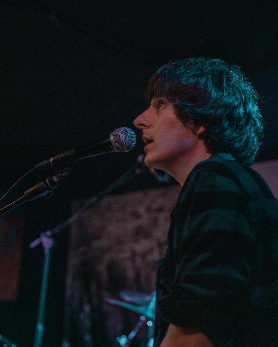 chianluca's tweet photo. @club_il_giardino | 11 marzo 2023
Foto di @k0tzi
#chianluca #songwriter #musician
#italianmusic #rockmusic #indiemusic #progressive
#pianist #keyboarder #clubilgiardino #verona https://t.co/5e9vgXnEXg