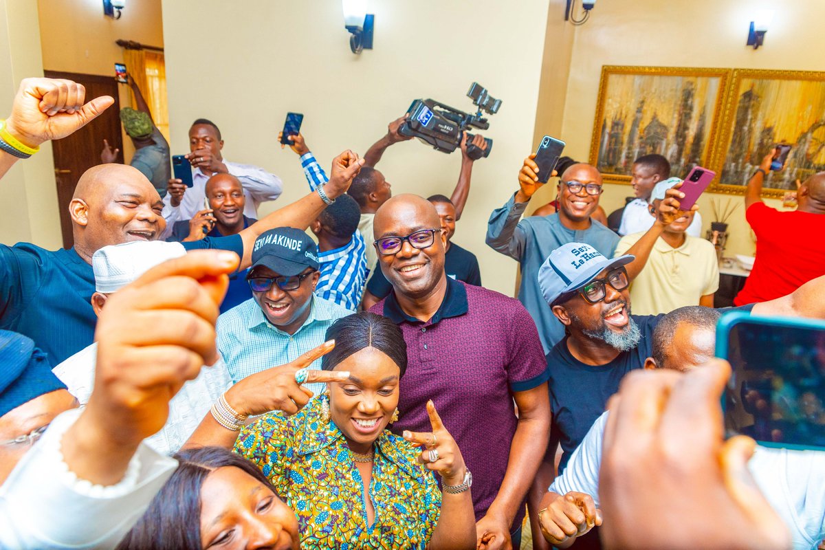 seyiamakinde tweet picture