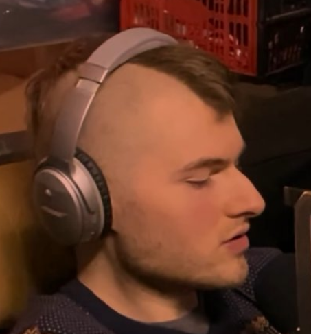 Gathdrel's tweet photo. I swear down on me nans grave.. If Alonso wins a race this year I will style my hair after this absolute legend @RocketPMohawk 

So please Alonso, win a race, let my family be ashamed to take me outside my comfortable home. https://t.co/WqqoreyAdh