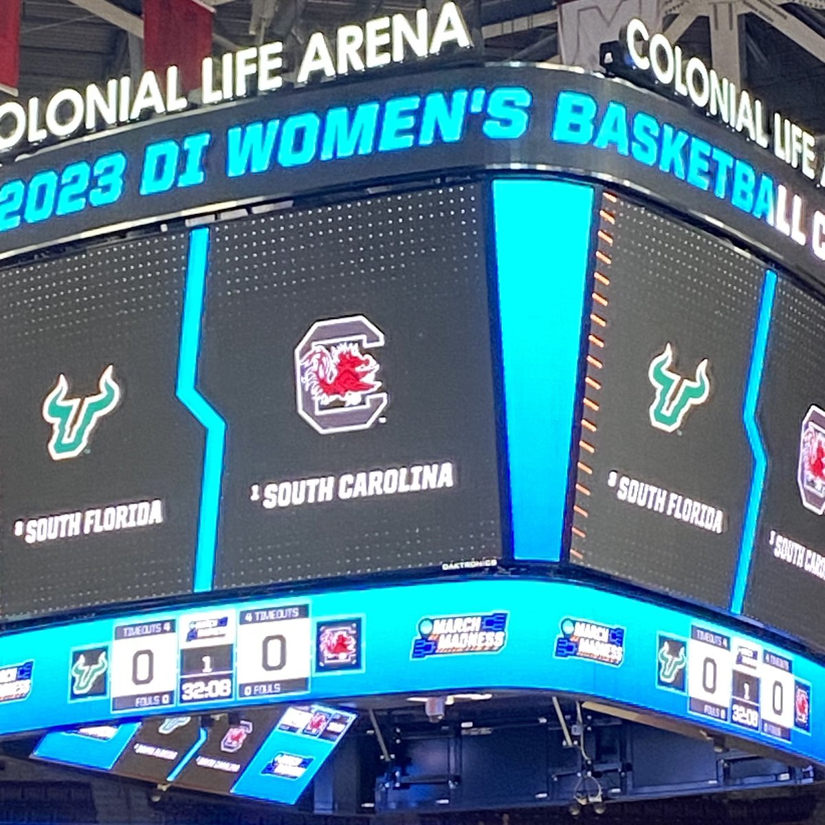 PaisleyPerspect's tweet photo. Let’s GO! #Gamecocks #NCAAWBB #GHive #Section117 ❤️🐔🏀 https://t.co/yge8o2azSZ