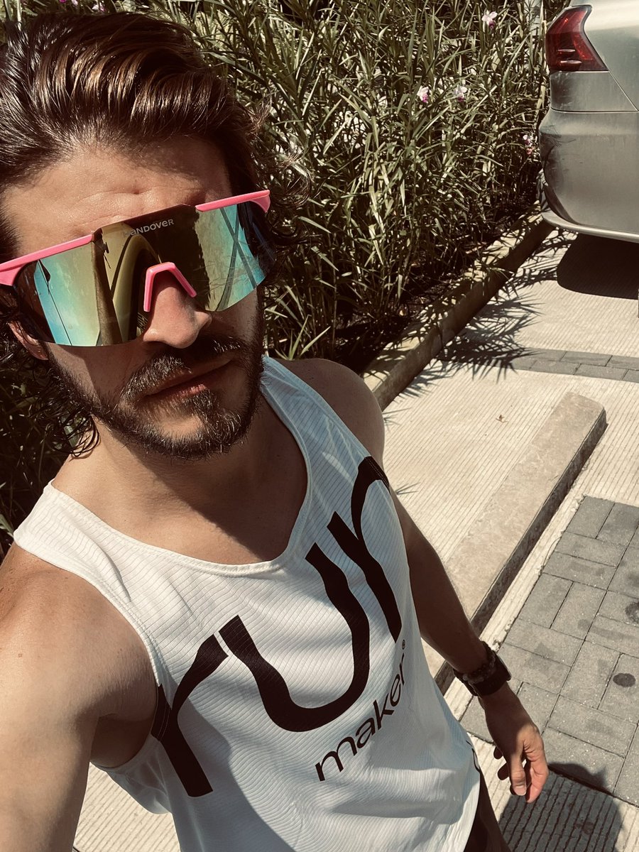 AlejoZuluaga_'s tweet photo. “Correr es un privilegio” #Runmaker 🏃🏼‍♀️🏃🏻 https://t.co/JdaYYNULk9