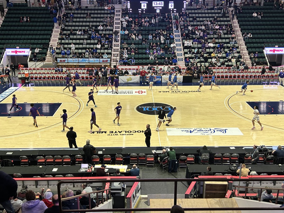 VikingsHoop's tweet image. 🏀Waiting for the start of the NYS Class B championship game. We got close!👍🏼