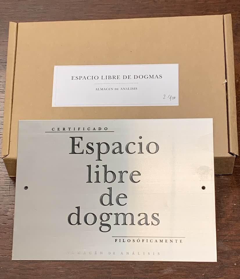 GriegoAdan's tweet photo. Found at home while packing📚. Check out @StanfordLibs for many others similarly unique, rare &amp; special https://t.co/iaz4q3W0Ok pieces. @Luortiz @AlbertoBMendoza @dee_linquent #Librosdeartista  #HechoAmano #LibroObjeto @gabcano  #HandMadeBooks #Artistsbooks #MeninasCartoneras https://t.co/vooiJJbNqJ